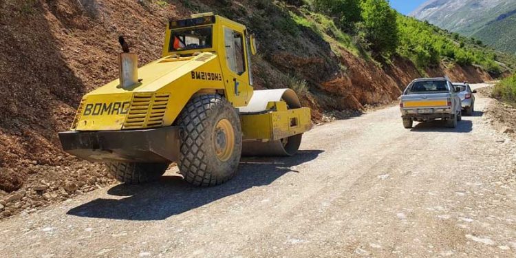 Investim i rëndësishëm për Labërinë, kryhen 53% e punimeve në aksin Salari-Dukaj (FOTO)
