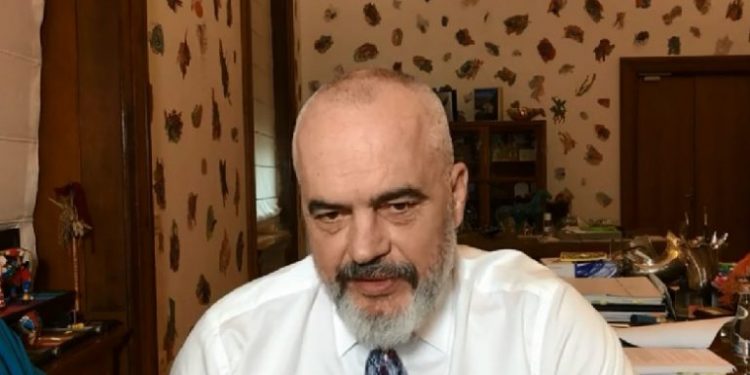 Rama jep një lajm të mirë: Shqiptarët e gjobitur nga pala greke, do të rimbursohen nga qeveria