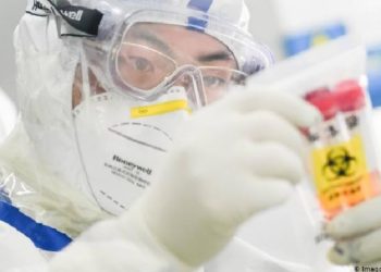 Studimi i frikshëm: Distancimi social do të zgjasë deri në vitin 2025