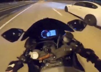 Lëvizte me shpejtësi 190 Km/orë, motoristja seksi pëson aksident të tmerrshëm