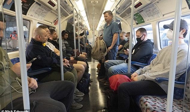 VIDEO/ Shihni si përhapet koronavirusi në autobus