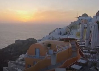 Pandemia zbraz Santorinin, shihni pamjet (VIDEO)