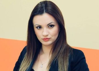 Dorëhiqet zv.ministrja e Arsimit e shpallur “non grata” nga SHBA, i ati iu arrestua për falsifikim vizash amerikane