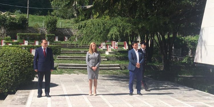 Gjirokastër, dëshmorët nderohen jo si zakonisht për shkak të Covid-19