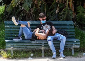 Si do ndikojë koronavirusi në marrëdhënien e një çifti? Flet mjeku