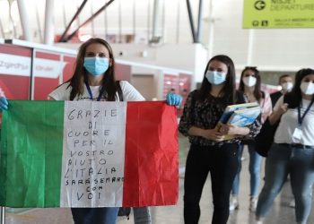 Përfundon me sukses misioni i 60 infermirëve në Itali, rikthehen në atdhe (FOTO)