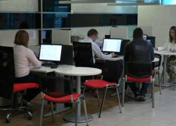 Administrata do punojë nga shtëpia, zyrtarizohet rregullorja që do zbatohet