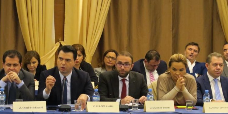 Mblidhet sot opozita, çdo të ndodhë me sezonin politik?