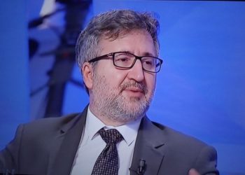 Andi Bejtja: Basha të këndojë himnin në banjo, Monika të shtrojë petë dhe Meta të masturbohet me Kushtetutën