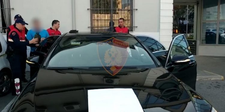 Kokainë dhe armë, policia e Gjirokastrës arreston dy persona në Tepelenë (Emrat)