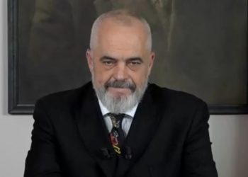 Turizmi këtë verë, Rama jep lajmin e mirë: Çadra vetëm në hotele, pjesa tjetër e plazhit do të jetë falas për publikun