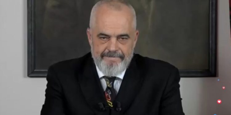 Turizmi këtë verë, Rama jep lajmin e mirë: Çadra vetëm në hotele, pjesa tjetër e plazhit do të jetë falas për publikun