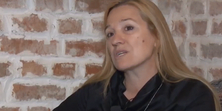 Shkrimtarja akuzon Monika Kryemadhin për “tradhëti”: Na tha ikni se s’ka nevojë për ju!