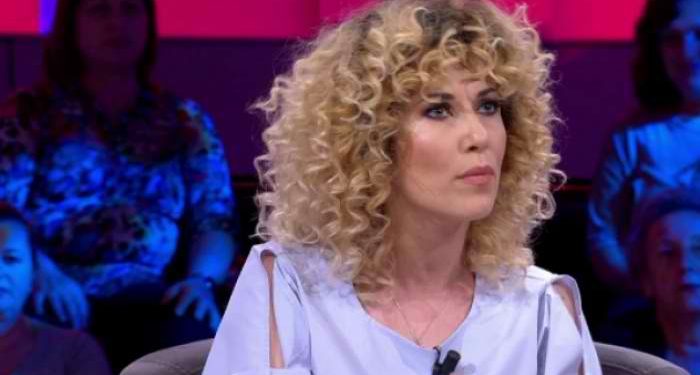 Prezantuesja: Me një si Basha në opozitë, vetëm të jesh debil mos të bësh ca të dojë kokrra e qejfit!