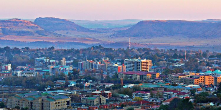 Jep dorëheqjen kryeministri, akuzohet se ka vrarë gruan e parë