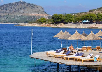 Çmimet e larta, 60% për qind e shqiptarëve nuk munden të bëjnë pushime