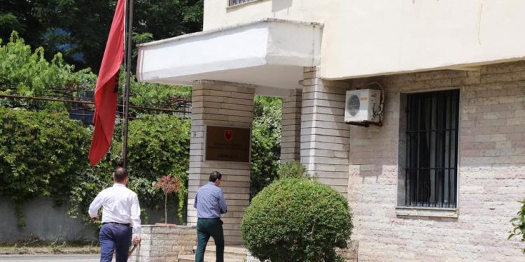 Tre vite më parë bëri padi ndaj portaleve për shpifje, sot Vangjel Tavo i shqetësuar për lirinë e medias: Uroj të jenë të pavarur nga politika…