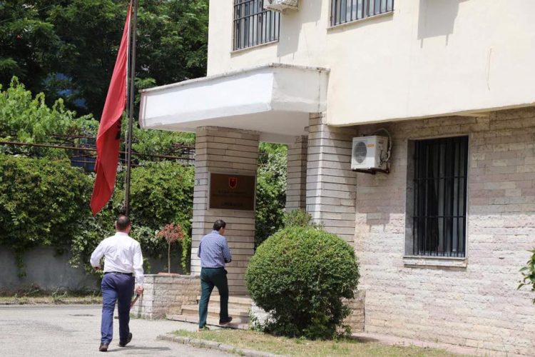 Tre vite më parë bëri padi ndaj portaleve për shpifje, sot Vangjel Tavo i shqetësuar për lirinë e medias: Uroj të jenë të pavarur nga politika…