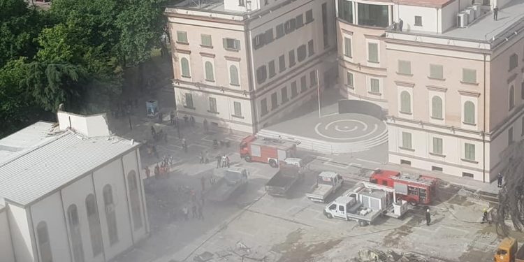 Ja çfarë ka mbetur pas prishjes së Teatrit (FOTO)