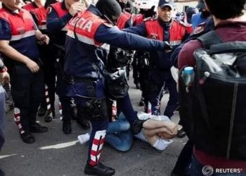 Shembja e teatrit, Rama mohon dhunën e policisë dhe i thotë qytetarit: Ruaje kete komunikim se pas meje s’do kesh shans te shkruhesh me ndonje kryeminister