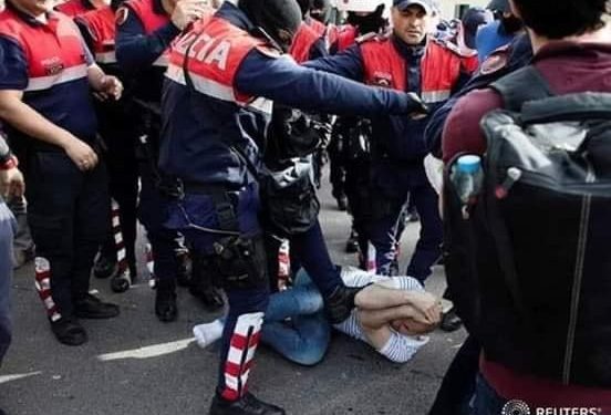 Shembja e teatrit, Rama mohon dhunën e policisë dhe i thotë qytetarit: Ruaje kete komunikim se pas meje s’do kesh shans te shkruhesh me ndonje kryeminister