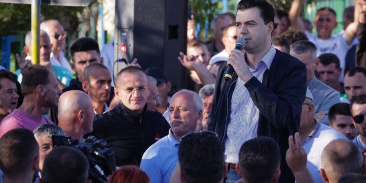 Aromë zgjedhjesh, Basha nis fushatën: Ende s’ka vaksinë për koronavirusin, por ka vaksinë për Ramavirusin (FOTO)