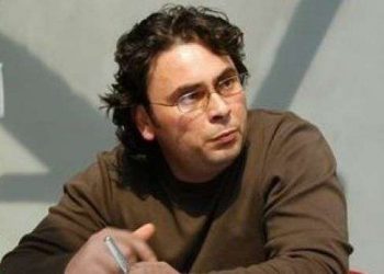 Regjisori i ‘Portokalli’ tregon pse është pro shembjes së Teatrit Kombëtar