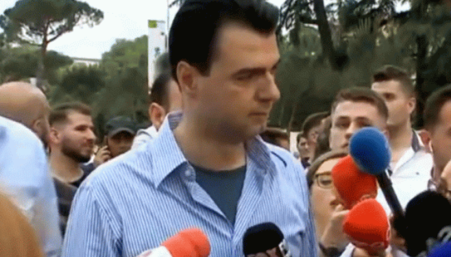 Shembja e teatrit, Basha: Rama e Veliaj prapa hekurave