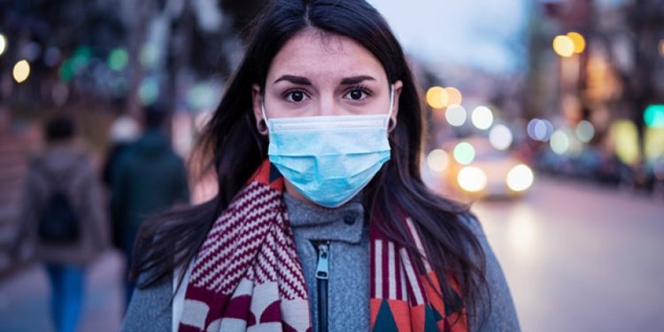 A janë maskat të sigurta apo vdekjeprurëse? Doktoresha kryen eksperimentin që tronditi rrjetin