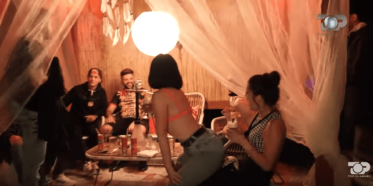 Agron Llakaj shpërthen kundër Top Channel: A keni fëmijë, a keni familje, turp t’ju vijë për këtë emision të degjeneruar e kriminal