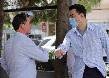 Pse Lulzim Basha ka nisur të nxjerrë këmishën mbi pantollona? (Analiza)