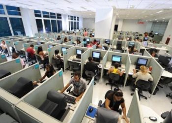 Vatër koronavirusi në një call centre, 15 të infektuar në Tiranë