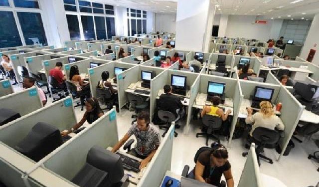Vatër koronavirusi në një call centre, 15 të infektuar në Tiranë