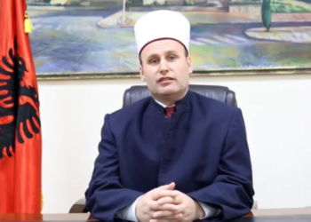 Komuniteti Mysliman sfidon kufizimet e qeverisë: Bajrami do të falet në xhami