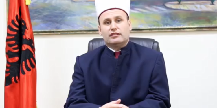 Komuniteti Mysliman sfidon kufizimet e qeverisë: Bajrami do të falet në xhami