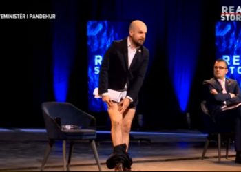 Gazetari Alfred Lela ul pantallonat para kryeministrit Rama