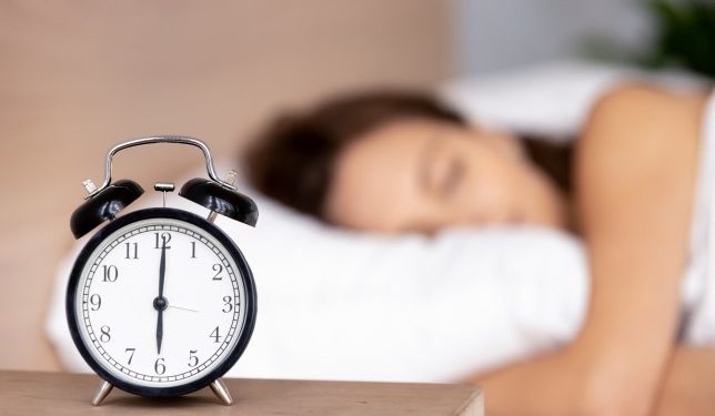 Orari i çrregullt i gjumit mund të shkaktojë probleme me zemrën