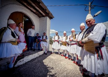 Kënga për Xhevat Avdallin, kryebashkiaku i Gjirokastrës i bashkohët grupit “Ergjëria” (VIDEO)