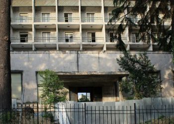 “Teatri, teatri”… por si e shiti Berisha “Hotel Dajtin”, që është i shpallur Monument Kulture