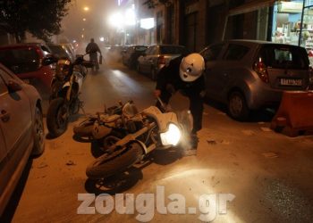 Pamje të rënda nga Athina, përleshje të dhunshme kundër masave kufizuese, sulmohet policia (FOTO)