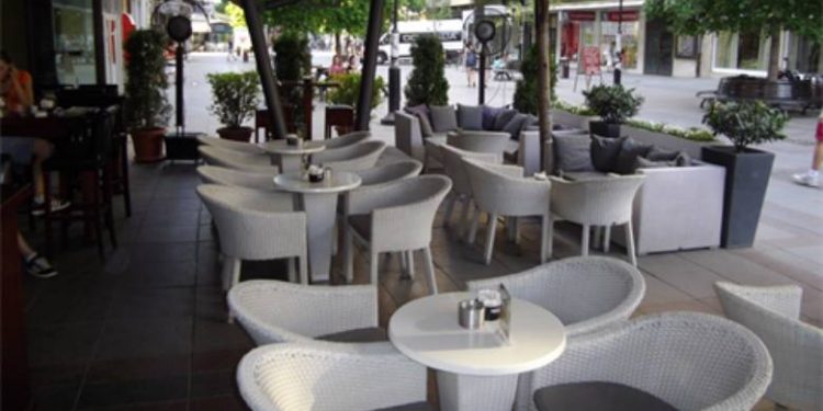 Si do e pijmë kafen prej 18 majit, ja rregullat që duhet të zbatojnë lokalet (Protokolli)