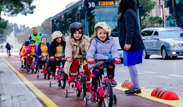 The Guardian: 10 mite të gabuara për korsitë e biçikletave