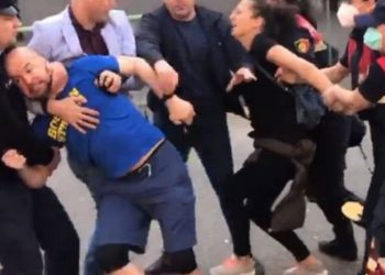 Unioni i Gazetarëve: Dhuna policore mbi gazetarët dhe qytetarët që mbrojnë Teatrin, e turpshme