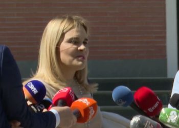 Monika Kryemadhi: Kur bëhet fëmija, burri 5 minuta e ka, kurse gratë e mbajnë 9 muaj në bark…