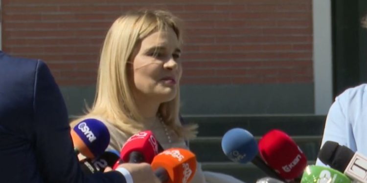 Monika Kryemadhi: Kur bëhet fëmija, burri 5 minuta e ka, kurse gratë e mbajnë 9 muaj në bark…