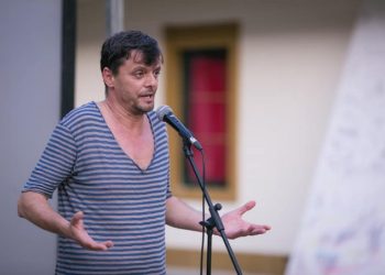 Aktori kërcënon Ramën: Teatri Kombëtar do të ta rruajë mjekrrën o bloger mjekërcjap