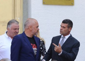 Patozi: Lufta nuk është lojë, o komandant