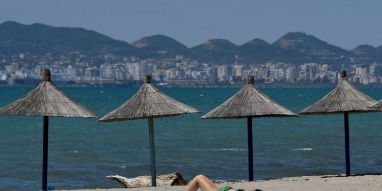 Bëhuni gati/ Na pret një verë e nxehtë, temperatura deri 40 gradë në Ballkan