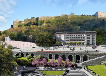 Nis puna për projektin e një tjetër investimi të rëndësishëm në Gjirokastër, shihni si do të duket sheshi “Çerçiz Topulli” (VIDEO)