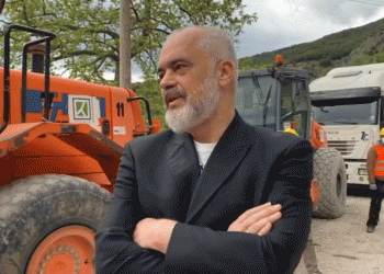 Tjetër investim i rëndësishëm në jug, rruga që lidh Tepelenën me Himarën